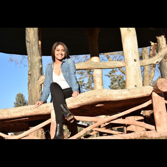 Meet your Posher, Micaela - Picture 1 of 1